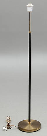 GOLVLAMPA, med läderklädd stomme, Falkenbergs Belysning, 1900-talets andra hälft.