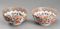 To kinesiske skåle af porcelæn.