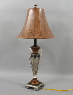 Bordslampa av nyare tillverkning