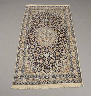 Persisk Nain. Tæppe. 205 x 110 cm.