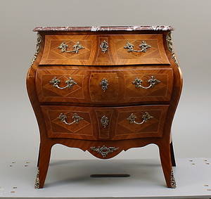 BYRÅ, 3-lådig, trä, rokokostil, 1900-tal.