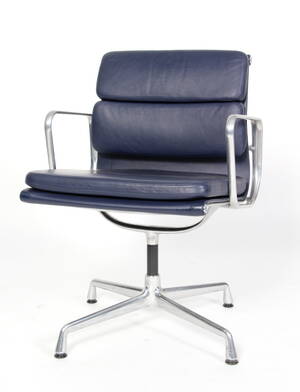 Charles Eames. Soft Pad armstol, Model EA-208