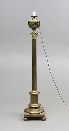 GOLVLAMPA, elektrifierad golvfotogenlampa, mässing, gustaviansk stil, 1900-talets första hälft.