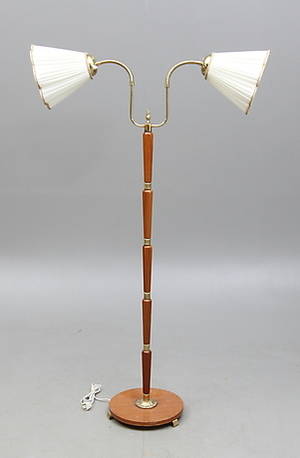 GOLVLAMPA, för två ljuspunkter, 1900-tal.