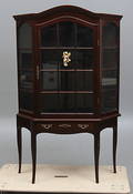 VITRINSKÅP, engelsk stil, 1900-tal.