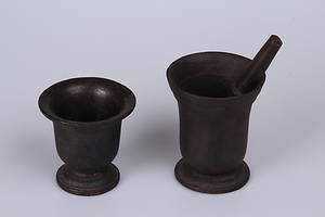 MORTLAR, 2 st, Gjutjärn, 17001800-tal.