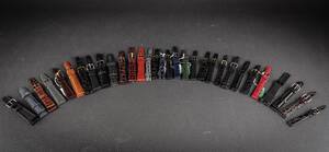 En samling assorterede urremme. 330