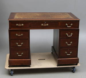 SKRIVBORD MED HURTSAR, engelsk stil, 1900-tal.