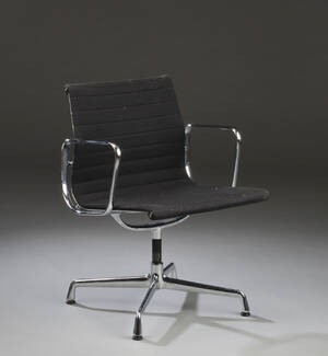 HG 8872016  - Charles Eames. Armstol, model EA 108