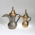 KAFFEKANNOR, 2 st, Oman. 1800-tal.
