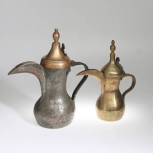 KAFFEKANNOR, 2 st, Oman. 1800-tal.
