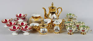 MOCKASERVISDELAR med förgyllningar.