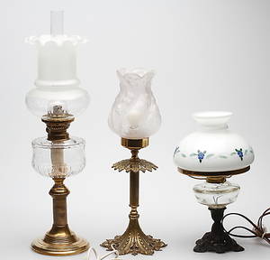 BORD- och FOTOGENLAMPOR, 3 st, 1900-talets första hälft.