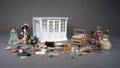 Samling dukkehusmøbler m.m.