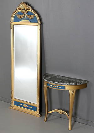 SPEGEL med KONSOLBORD, Gustaviansk stil. 1900-talets första hälft.