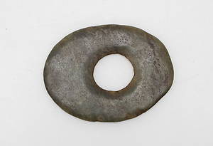 PI-RING, möjligtvis neolitisk jade, 3000 fKr.