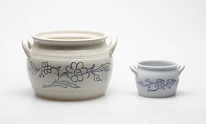 KRUKOR, 2 st, keramik, bl.a. Arabia.