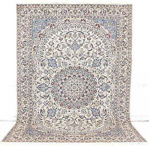 MATTA, Orientalisk, Nain med silkesinslag, 320 x 223 cm.