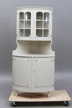 HÖRNSKÅP, med vitrinöverdel, gustaviansk stil, 1900-tal.