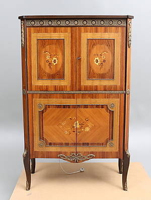 BARSKÅP, gustaviansk stil, 1900-talets andra hälft.