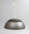 TAKLAMPA. 1970-tal. Plåt. AJ-pendel, Arne Jacobsen för Louis Poulsen.