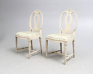 STOLAR, 2 st. Gustaviansk-stil, 1900-tal.