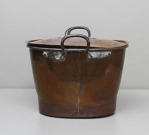KOPPARGRYTA, oval med lock.