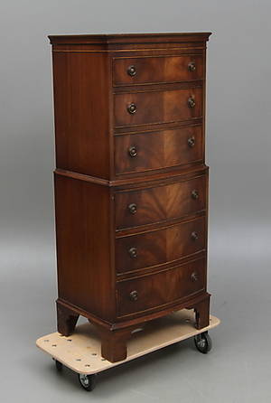 BYRÅ, engelsk stil, 1900-tal.