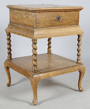 SCHATULL PÅ BENSTÄLLNING, ek, 1800-tal.