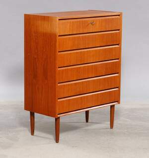 Dansk møbelproducent. Kommode i teaktræ, 1960erne