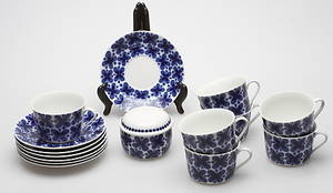 TEKOPPAR med FAT, 7 st samt SOCKERSKÅL, porslin, Mon Amie, Marianne Westman, Rörstrand.