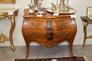 Tvålådig stilbyrå med intarsia