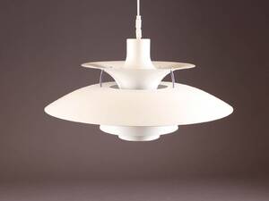 Poul Henningsen. PH5 pendel. Hvidlakeret aluminium