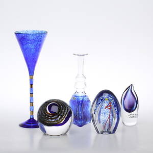 GLASFÖREMÅL, 5 delar, Bl a Göran Wärff, Kosta samt Carlos R. Pebaque, Gullaskruf.