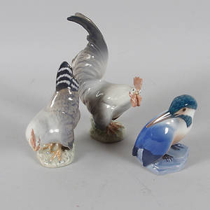 FIGURINER, 3 stycken, porslin, fåglar, Royal Copenhagen samt Bing  Gröndahl.