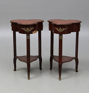 LAMPBORD, ett par, Louis XVI-stil, 1900-tal.