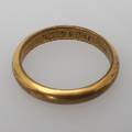 GULDRING i 18,5K gulguld, Vikt 2,9 gram.