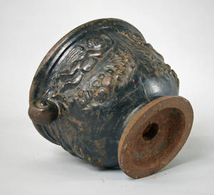 Gjutjärnsurna, 191020-tal, dekor av puttis
