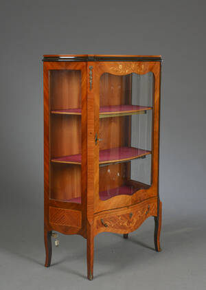 Vitrineskab af rosentræ, 1900-tallets midte 