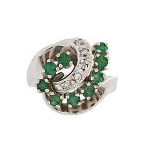 RING, 14k vitguld med 9 st. smaragder samt 5st. diamanter, totalt ca  0,075ct. 6,5g.