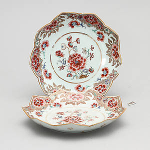 TALLRIKAR, ett par, porslin. Kina, Qianlong 1735-96.