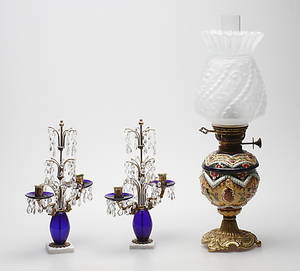 FOTOGENLAMPA samt BORDSLYSTRAR, ett par.