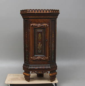 HÖRNSKÅP, allmoge, 171800-tal.