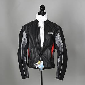 MC JACKA i skinn. Ettikettmärkt Genuine Leather.