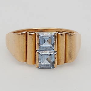 RING i gulguld 18K med 2 st akvamarinstenar.