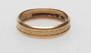 RING, 18k guld, vikt ca 5,4 gr.