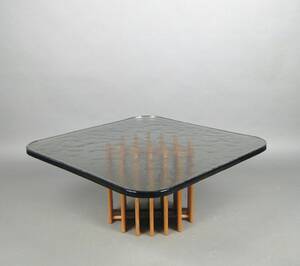 Großer Coffee Table mit Platte aus Gussglas