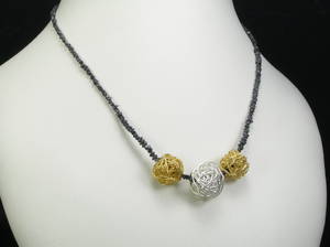 Diamantkette mit filigranen Silberelementen