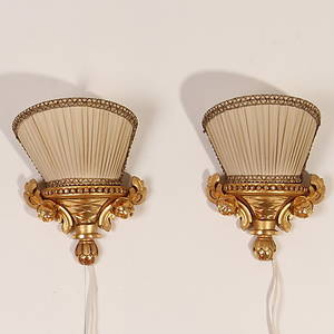 VÄGGLAMPETTER, ett par, förgyllda, gustaviansk stil, 1900-tal.