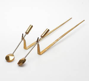 VÄGGLJUSSTAKAR, ett par, Mässing. Pendel, Pierre Forsell, Skultuna, Sverige, 1900-talets andra hälft.